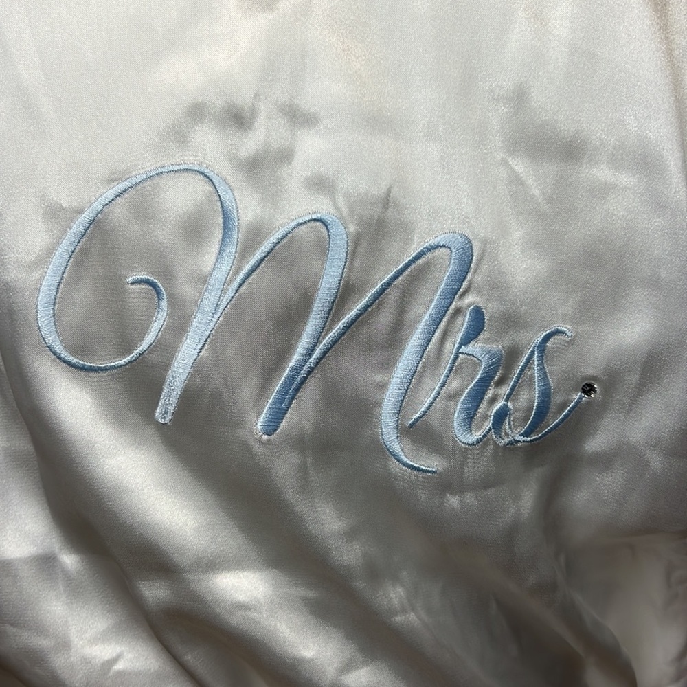 NWT MRS. Robe for Bride - Picture 9 of 12